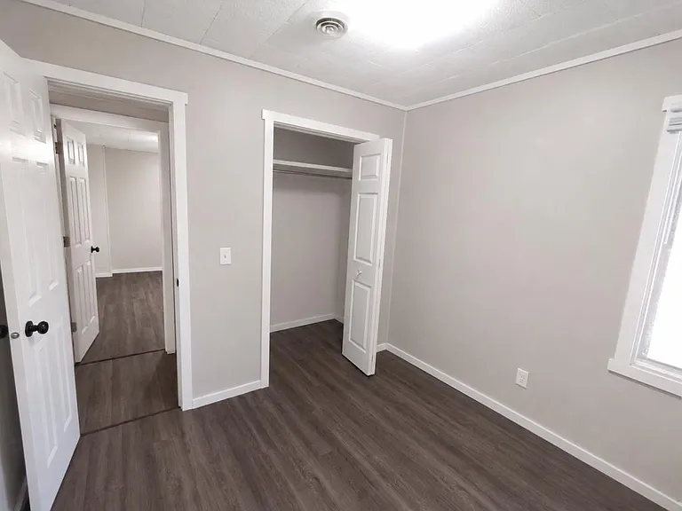 304 10th Ave NE #5 — Photo 6