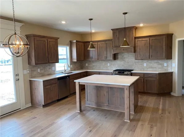17410 W 164th Ter, Olathe, KS 66062