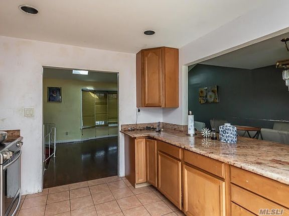 5th image of 548 Meryl Dr