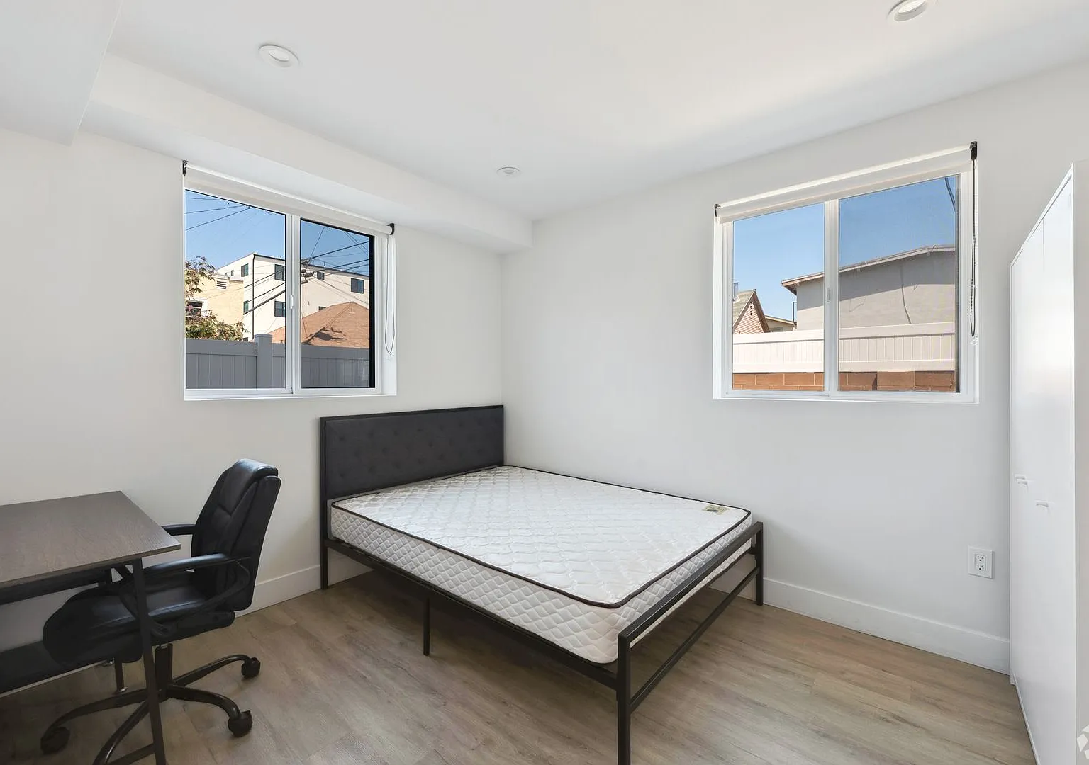MH 1297 W 36th St — Photo 1