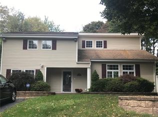 523 Round Lake Park Rd, Monroe, NY 10950