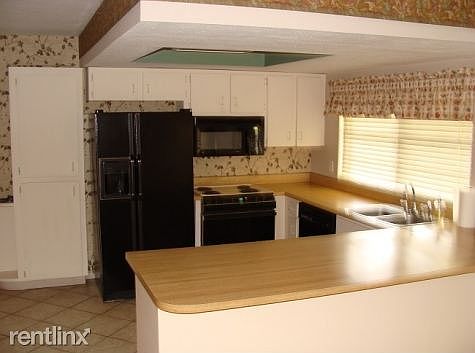 3rd image of 1214 Lady Guinevere Dr