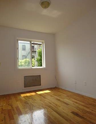 3rd image of 978 Dekalb Ave APT 3
