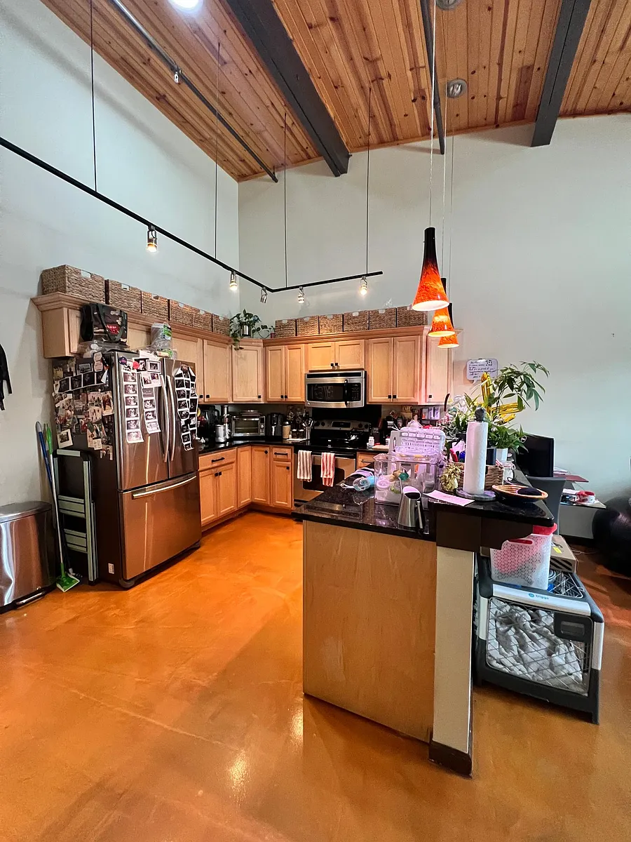 Photo 2 of 8 - 723 S Neil St #209 - Champaign, IL Building Photo - 723 S Neil St #209