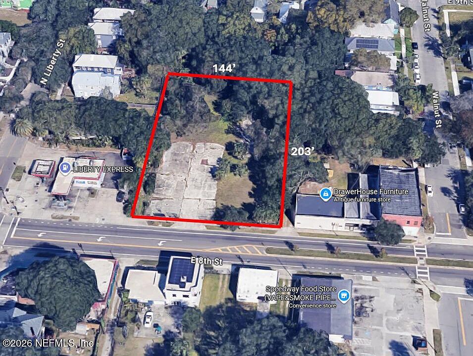 1st image of 315 E 8TH Street