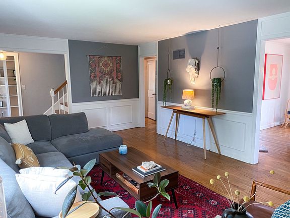 2nd image of 604 E Porte Cimi Pas St