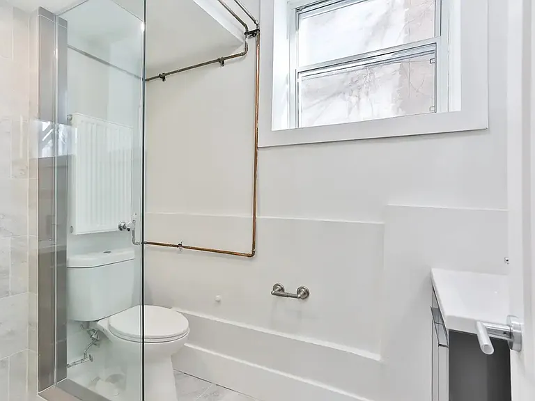 915 Saint Clair Ave W — Photo 9