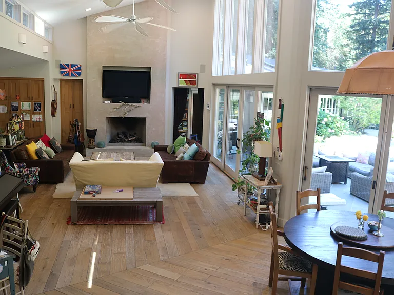 Redwood Ln — Photo 16