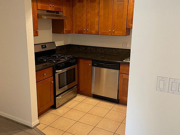 5th image of 411 Palm Dr APT 203
