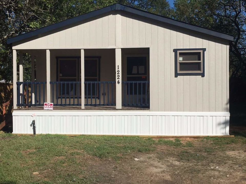1st image of 1224 Willow Ln