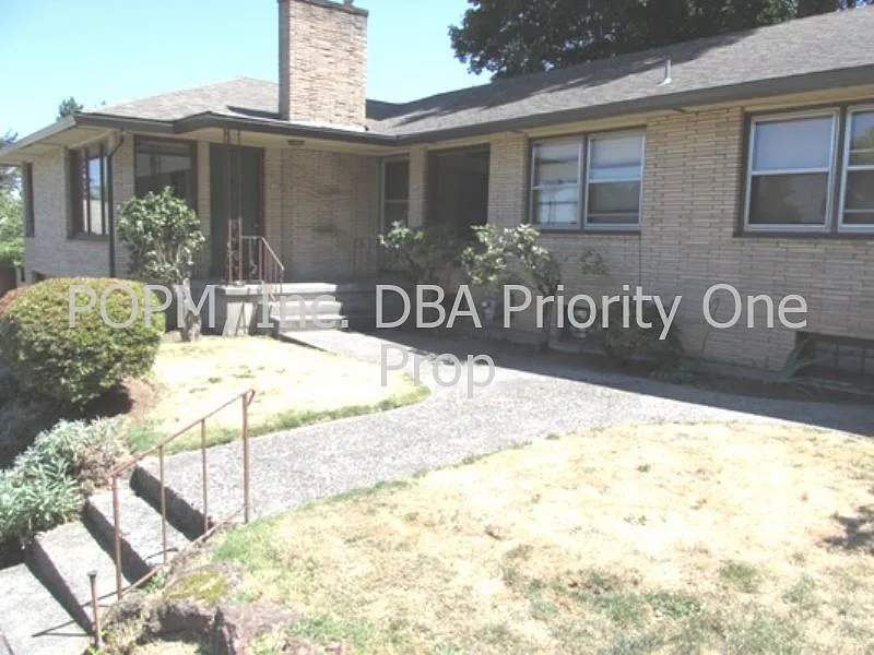222 SE 73rd Ave photo 1