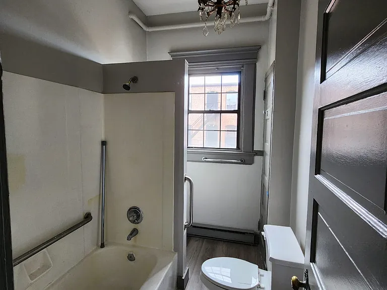 Crocker House Apartments — Photo 14