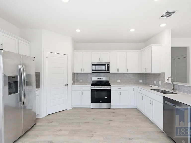 10925 Tildon Ave — Photo 8