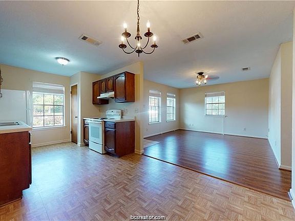 2nd image of 317 Columbia Ct