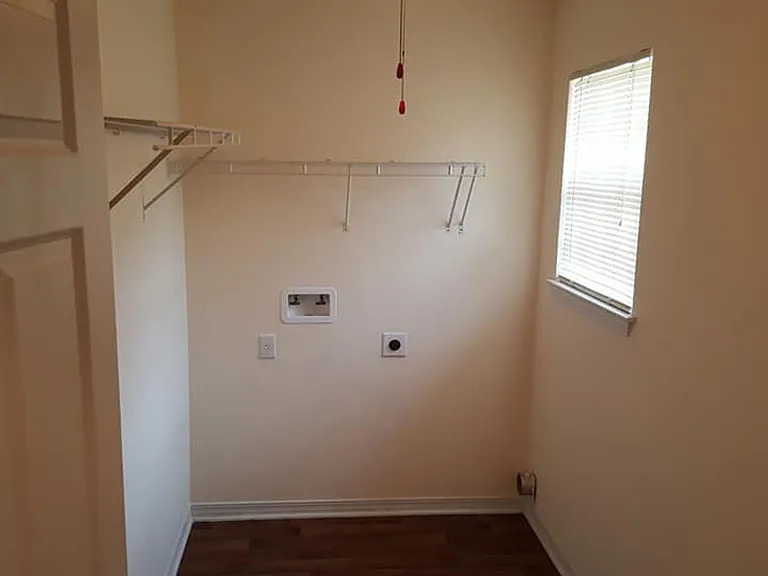 502 Meadow Ln — Photo 22