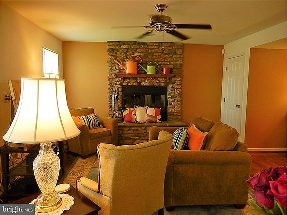 3rd image of 439 Highland Ct