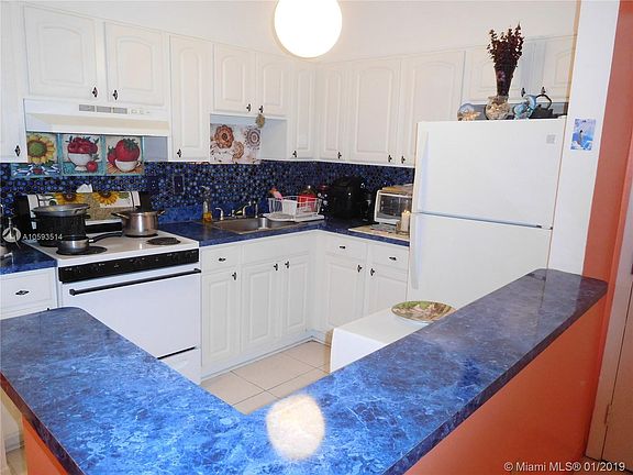 4th image of 909 NE 199th St APT 201-19