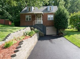 1089 Greenlawn Dr, Pittsburgh, PA