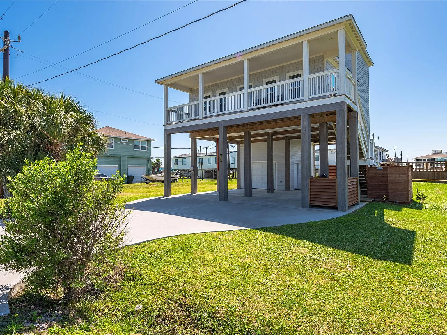3 bed, 3.0 bath, 1960 sqft, $3,900 — Photo 2