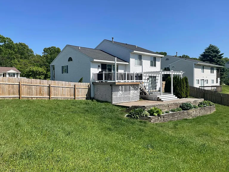 4389 Summerlane Ave NE — Photo 2