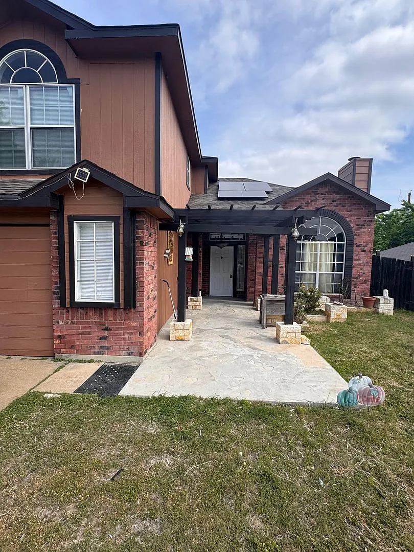 Building Photo - 2305 Bluebonnet Dr