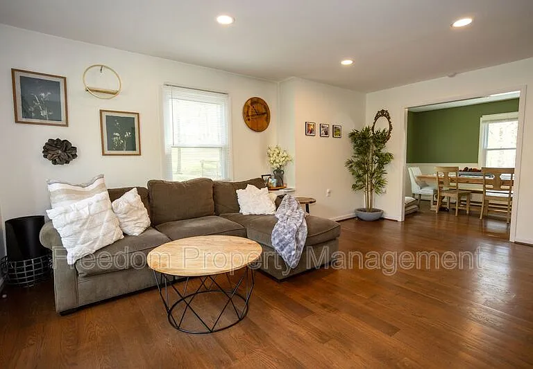 6197 Edwards Dr — Photo 7