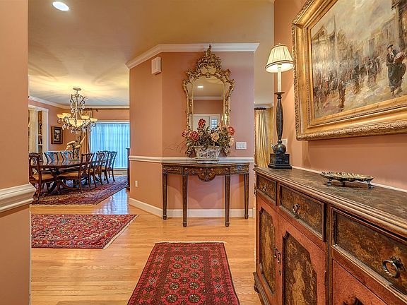 3rd image of 3314 Kingsbury Cir