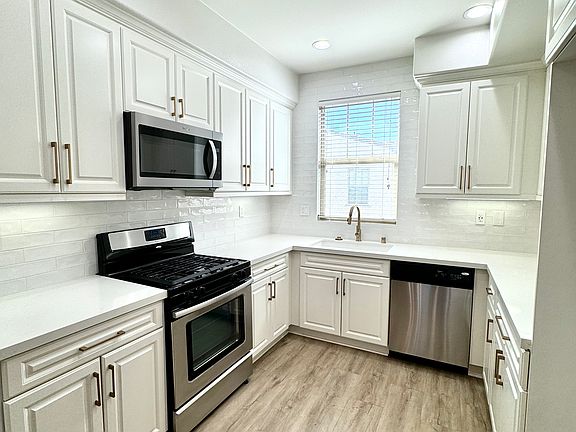 5th image of 3240 S Westmont Ln APT 8