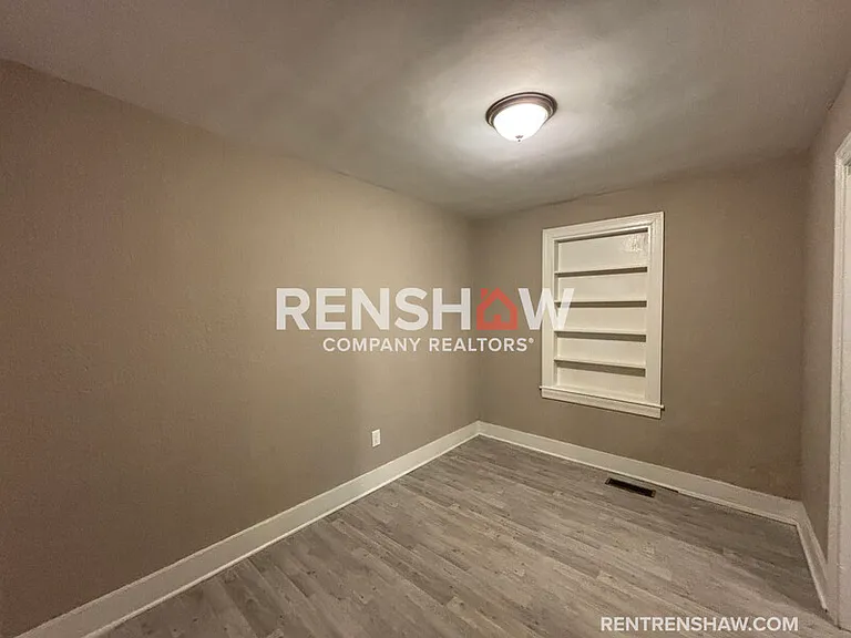 2458 Whitney Ave — Photo 12