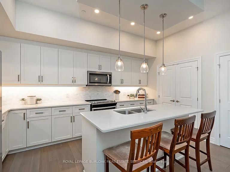 1878 Gordon St #202 — Photo 3