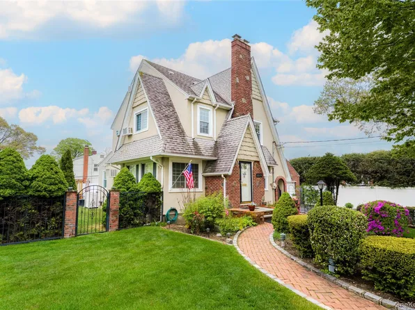 2258 2nd Street, East Meadow, NY 11554