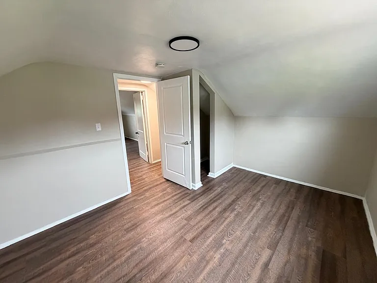 871 Horton St — Photo 17