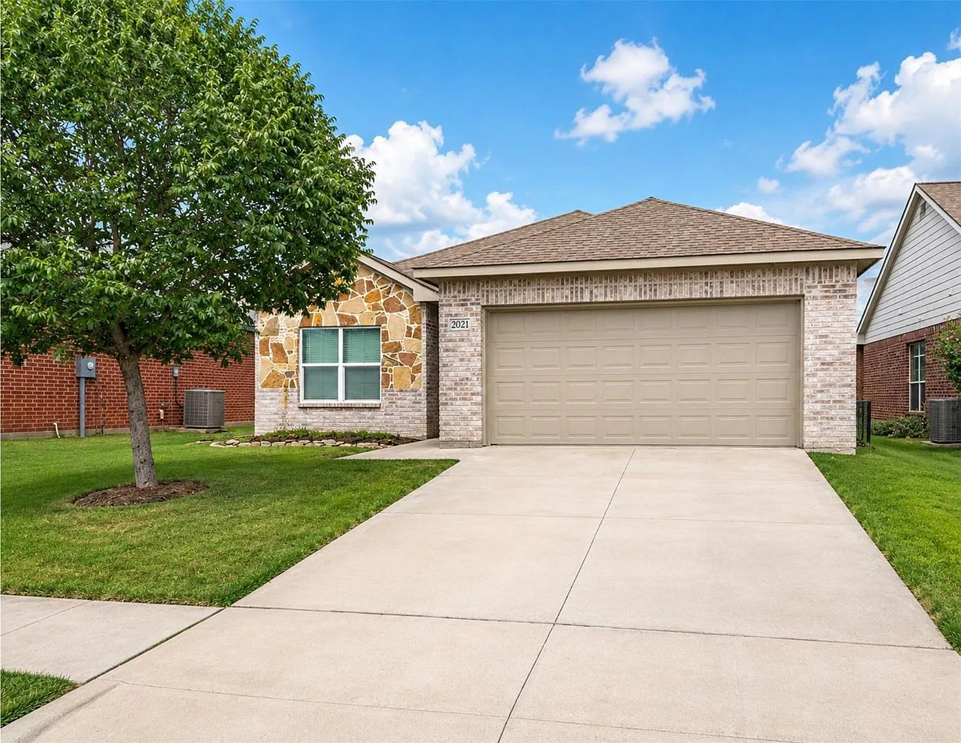 Beautiful One-Story Home With Bonus Office Space & Covered Patio — Photo 1