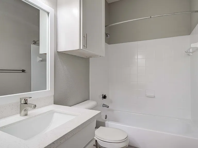 Signature Point Apartment Homes — Photo 58