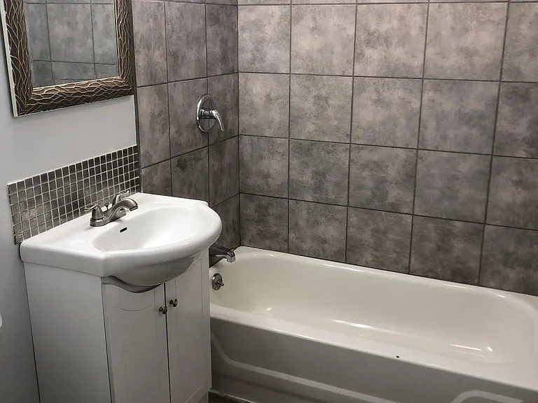 842 W 7th St — Photo 14