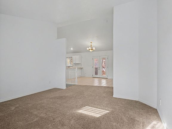 5th image of 281 E Winchester Dr
