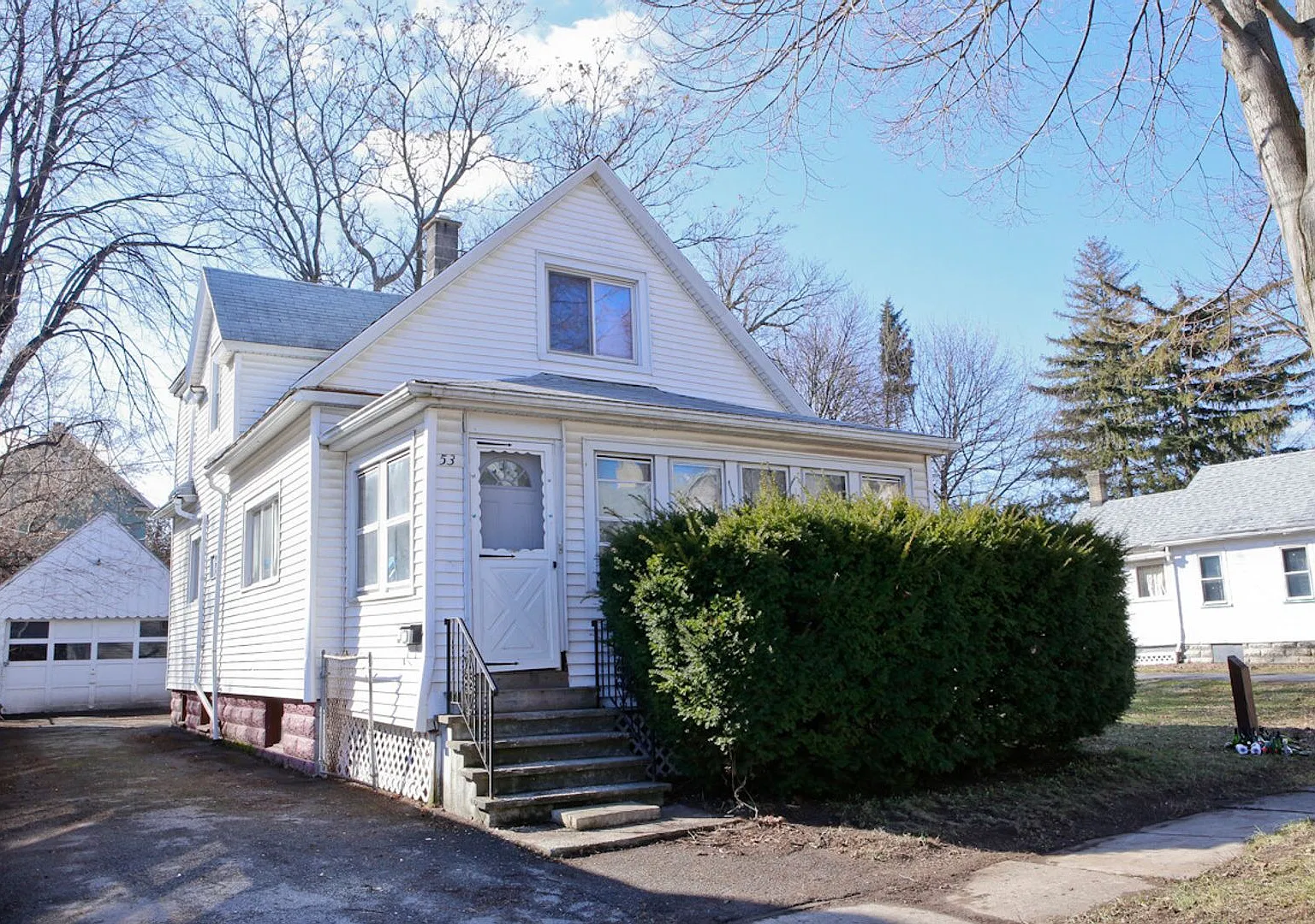 Great Condition Single Family W/ Lots To Offer For Rent — Photo 1