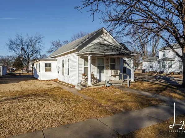 623 N 6th St, Fredonia, KS 66736