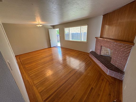 3rd image of 1416 32nd Ave