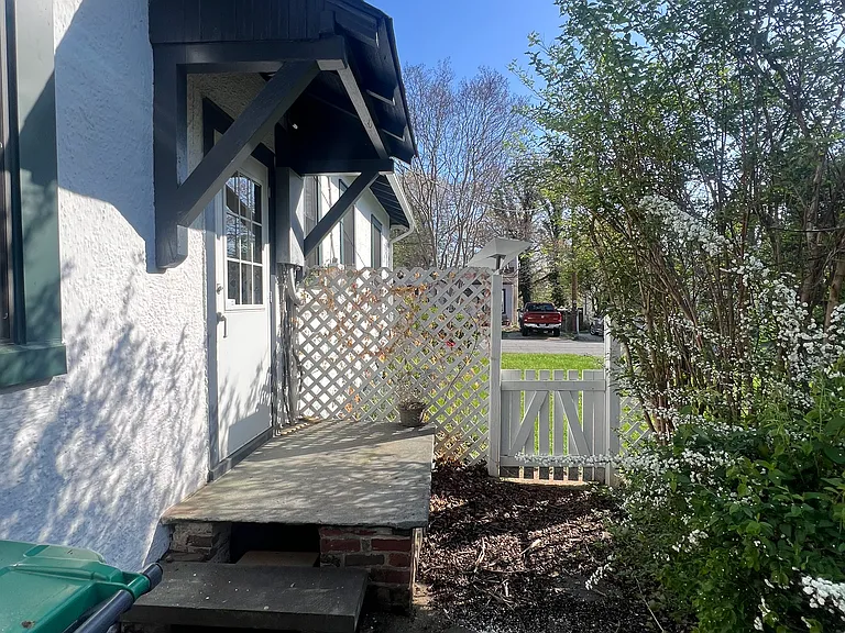 side door entrance to kitchen, goes into backyard