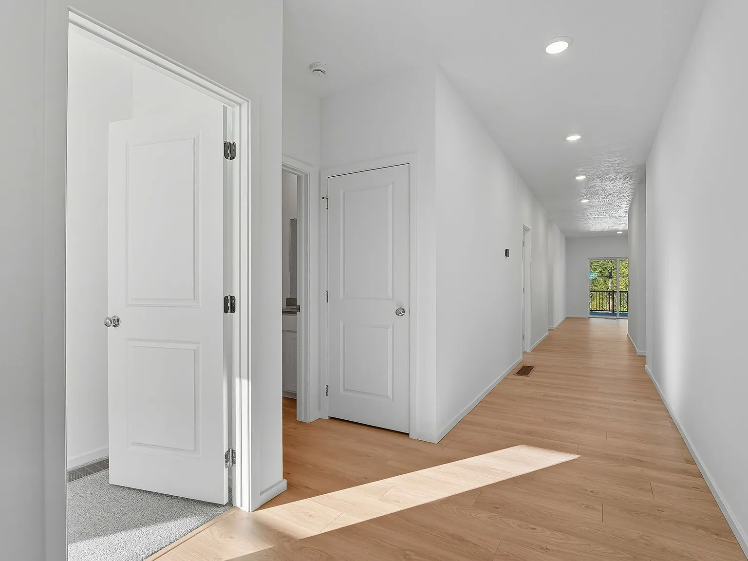 3 bed, 1840 sqft, $2,575 — Photo 3