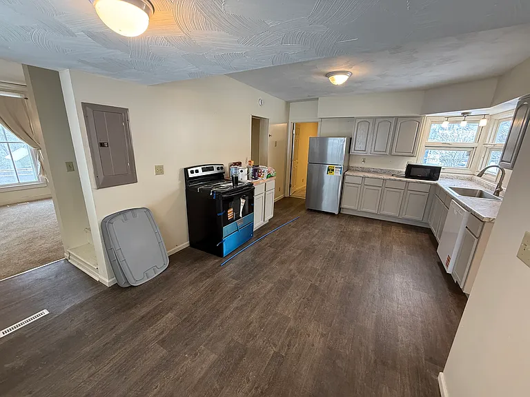 3334 Market St — Photo 4
