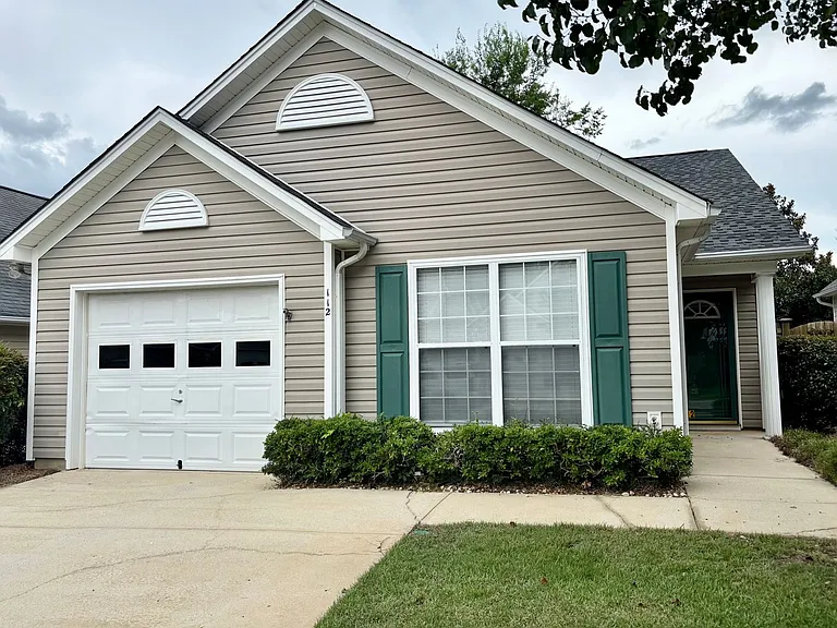 112 Ivy Garden Ln — Photo 1
