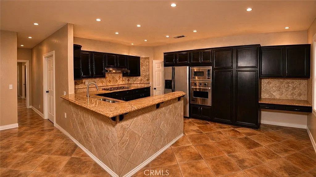 5 bed, 3149 sqft, $5,500 — Photo 2