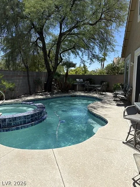 3 bed, 2.0 bath, 2040 sqft, $3,300 — Photo 2