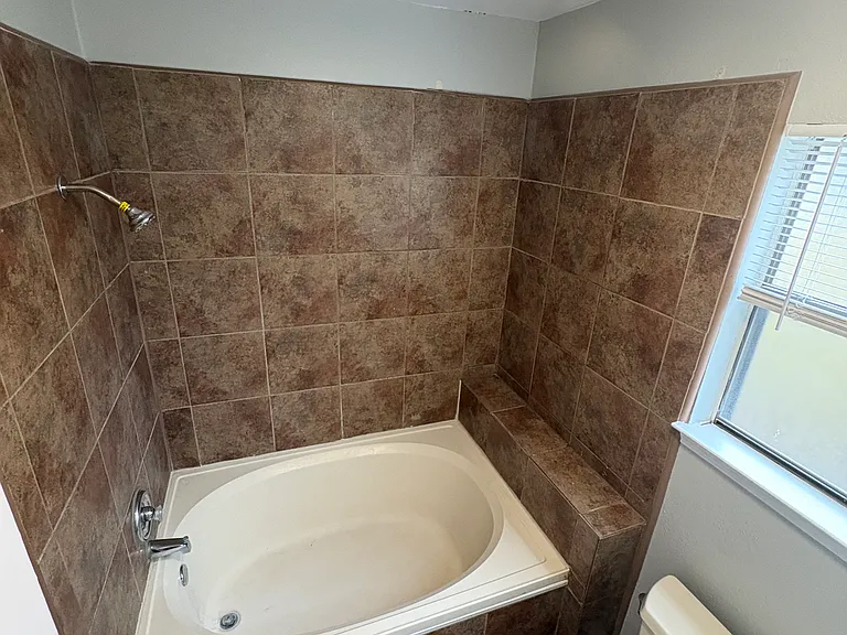 Primary Bathroom, Pic 2
