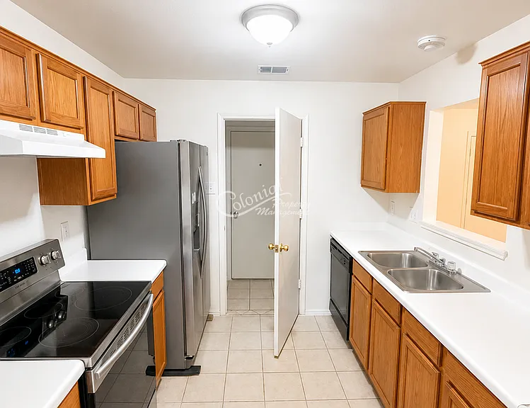 3504 Westview Dr — Photo 5