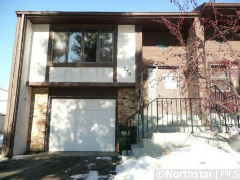 1st image of 579 2nd Ave S