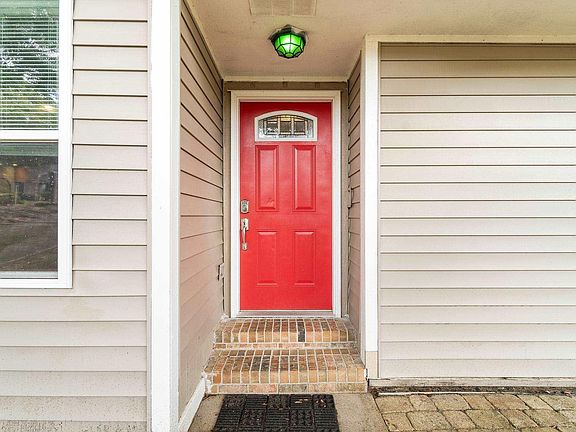 5th image of 213 Honeysuckle Way