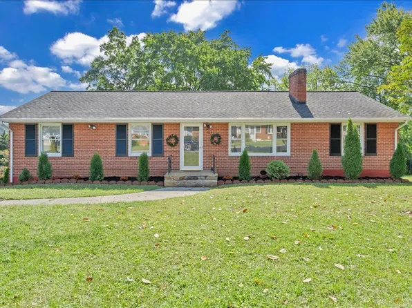 3641 Parkwood Dr, Roanoke, VA 24018